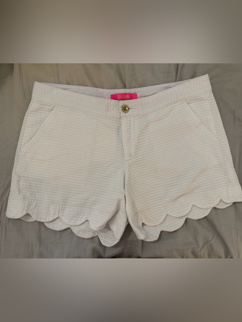 Lilly Pulitzer White Buttercup Scalloped Shorts Size 4 3.5 Inch Preppy Summer